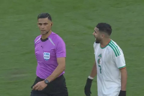 بقيادة محمد معروف.. طاقم مصري يدير مباراة في تصفيات أمم أفريقيا 2027